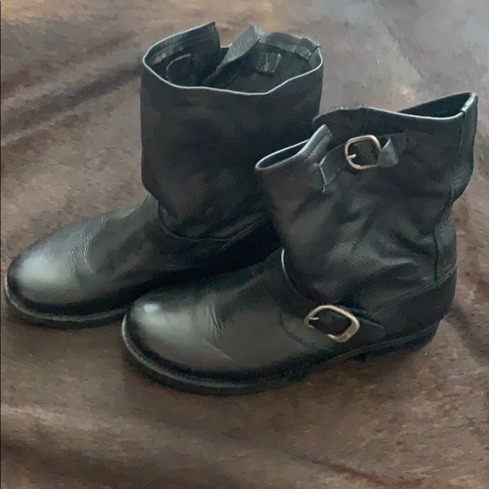 Frye boots: Veronica short in black